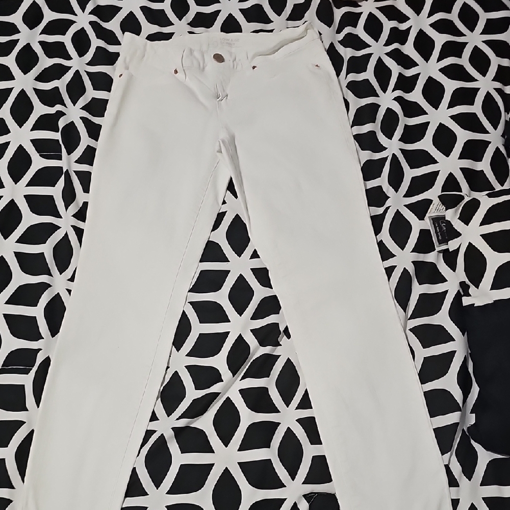 NOBO Women's Crisp White Skinny Jeans 🦉